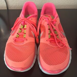 Nike “ FreeRun” running shoes in size 7.5. Beautiful melon color. Worn & clean